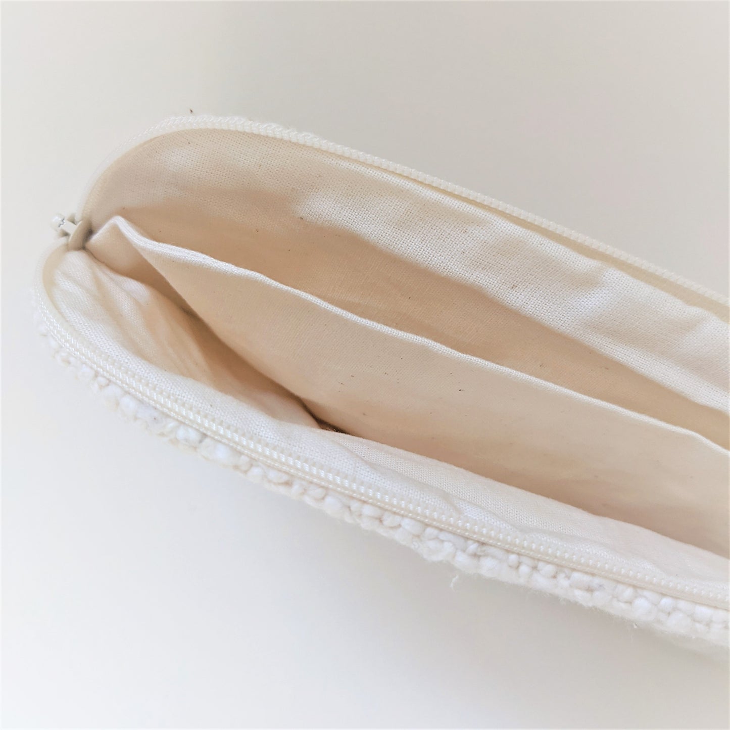 わたからつむぐのコットン製品は、自給率0%の国産綿を自社栽培し、無農薬で安心できる製品に取り組んでいます。わたから わたからつむぐ マインド松井 日本の綿 和綿 綿 コットン 100% 自給率 オーガニックコットン 無農薬 わめん 日本製 国内 国産 国内栽培 和綿とは 種類 コットンの種類 綿の種類 ブランド ショップ オンラインショップ ものづくり ガラ紡 特徴 自社工場 縫製工場 アパレル 小物 製作 国内製造 販売 手作業オリジナル オリジナル商品 コットン製品 コットン商品 綿製品 オーガニックコットン商品 プレゼント 贈り物 ギフト クレンジング フェイスタオル ケア用品 健康 健康グッズ ボディタオル タオル 洗顔 腹巻 腹巻パンツ 腹巻スパッツ 布ナプキン ストール ブランケット コースター ランチョンマット ベビー用品 ベビースタイ ラグマット 靴下 ソックス 部屋着 パジャマ 冷え取り 温活 睡眠 睡眠グッズ 綿 わた コットン オーガニックコットン 綿100% コットン100% オーガニックコットン100%