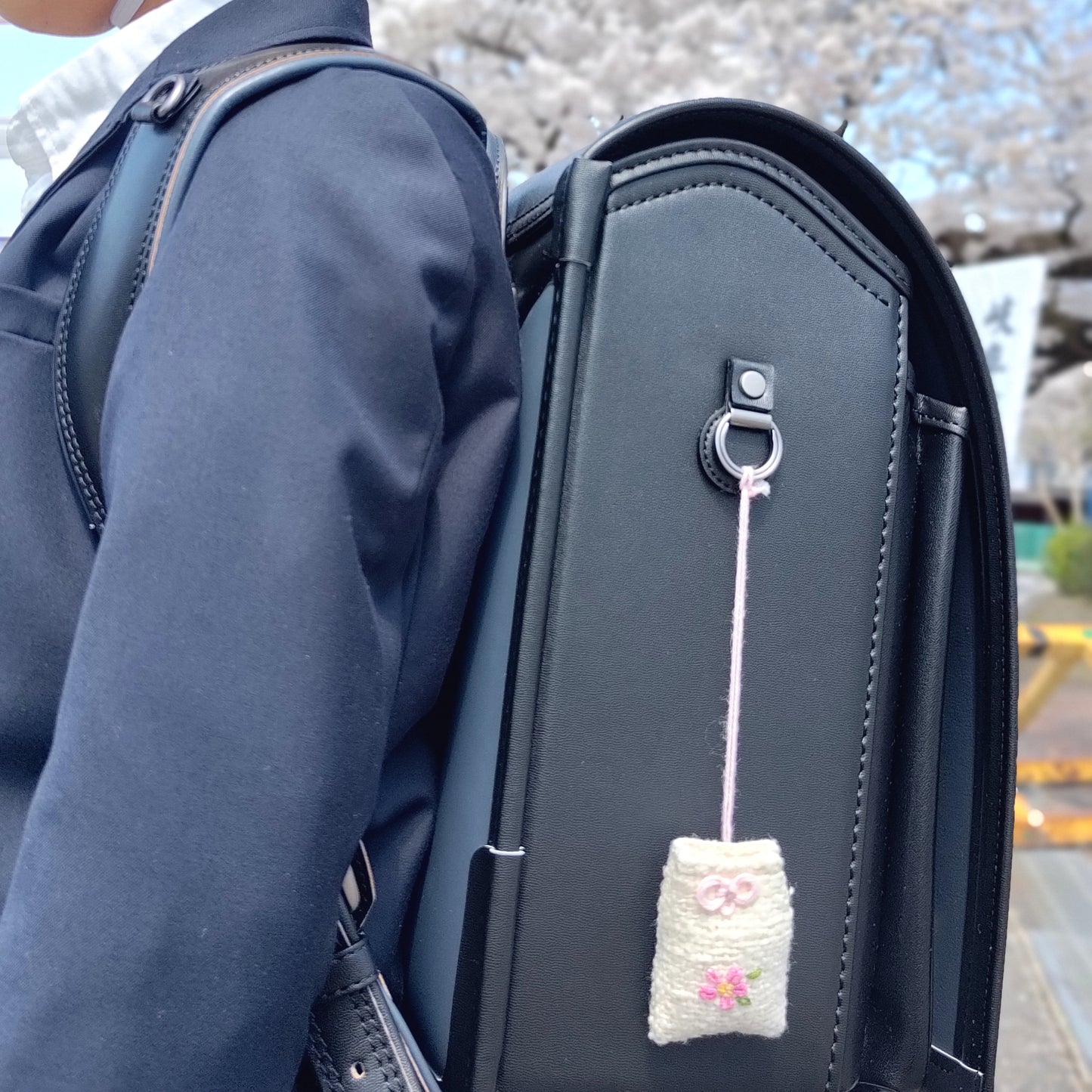 大切な人の幸せ祈る【さくら咲く】和綿のお守り袋 オーガニックコットン入り　