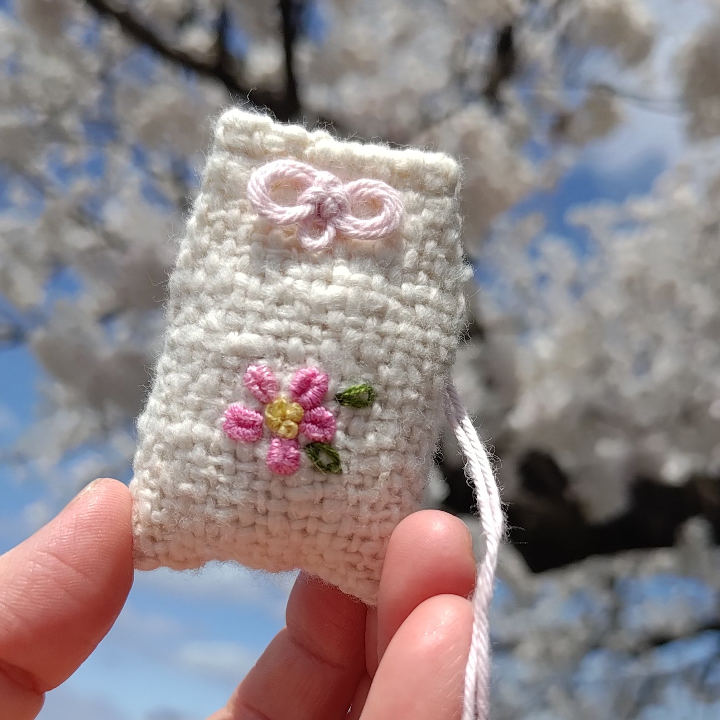 大切な人の幸せ祈る【さくら咲く】和綿のお守り袋 オーガニックコットン入り　