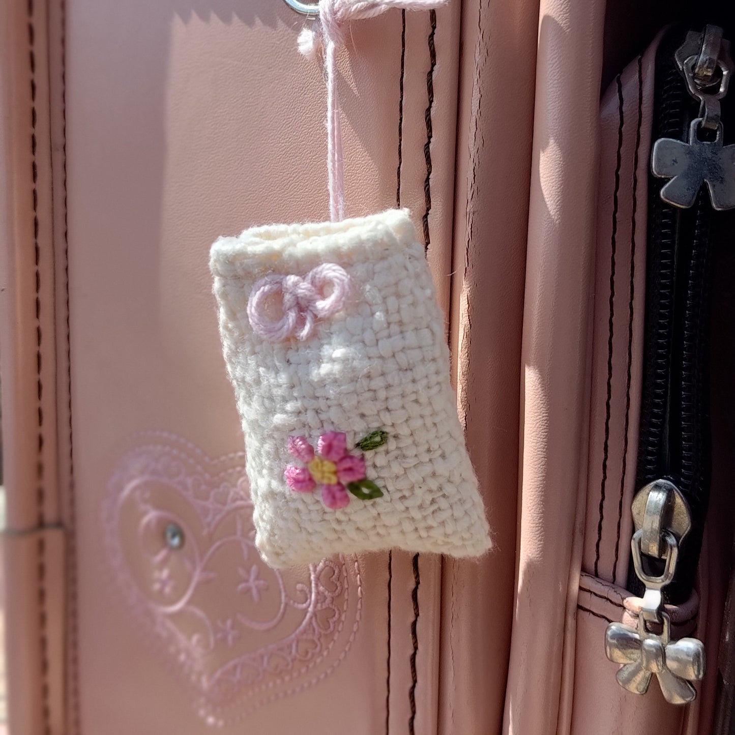 大切な人の幸せ祈る【さくら咲く】和綿のお守り袋 オーガニックコットン入り　